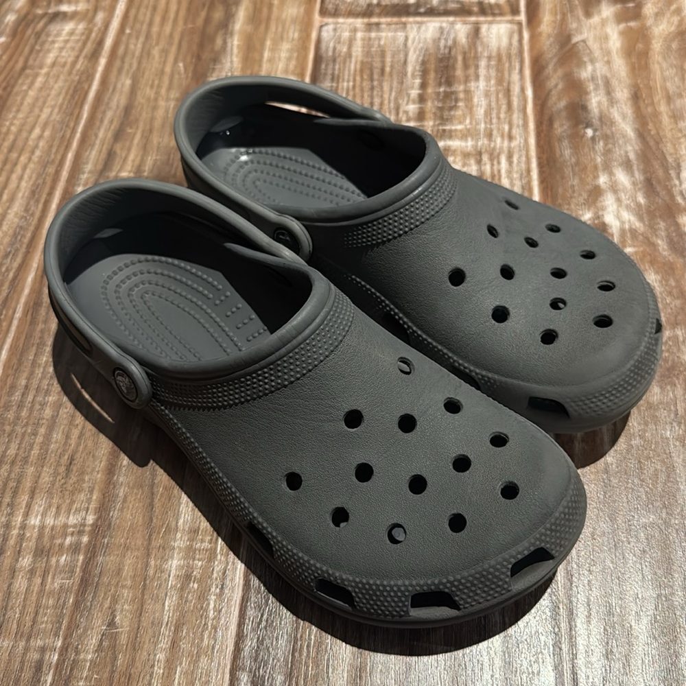 CROCS Classic Gray 8 Men’s/10 Women’s
